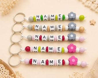 Schlüsselanhänger mit Name Blume viele Farben personalisiert Gravur Schulranzen Baby Mädchen Kindergartentasche Wickeltasche Namensanhänger