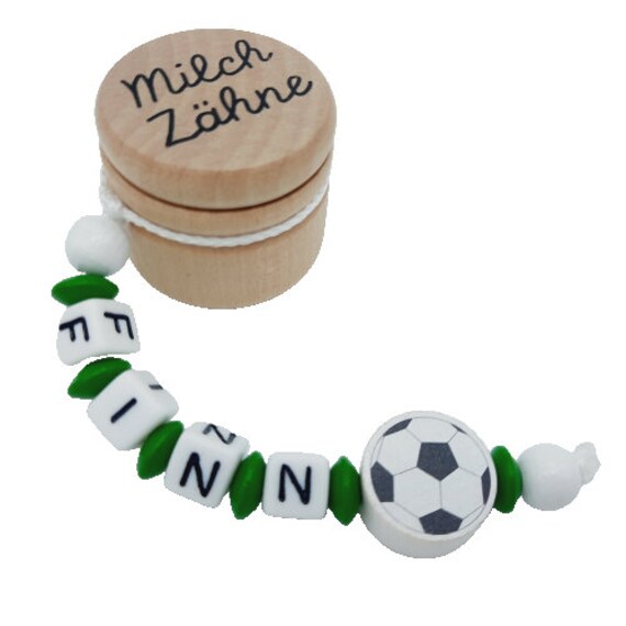 Persönliche Milchzahndose Mit Namen | Holzdose Blau Mit Ball-Motiv, Geschenk Für Jungen Persönliche Milchzahndose Mit Namen | Holzdose Blau Mit Ball-Motiv, Geschenk Für Jungen
