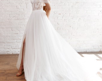 Light Ivory Tulle Wedding Dress: Open Shoulder Ball Gown with Long Train