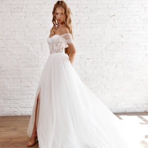 Elfenbein Brautkleid, Hochzeitskleid, Modernes Brautkleid, Offene Schultern Brautkleid, Tüll Brautkleid, Ballbrautkleid, Lange Schleppe
