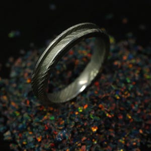 Anillo en bruto de acero de Damasco inoxidable retorcido - 4 mm de ancho, canal de 2 mm para incrustaciones y fabricación de anillos. imagen 1