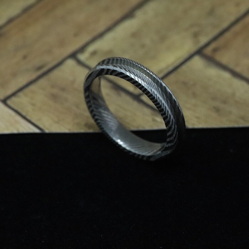 Anillo en bruto de acero de Damasco inoxidable retorcido - 4 mm de ancho, canal de 2 mm para incrustaciones y fabricación de anillos. imagen 8