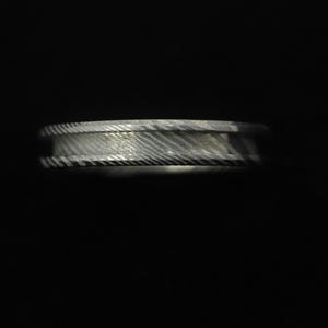 Anillo en bruto de acero de Damasco inoxidable retorcido - 4 mm de ancho, canal de 2 mm para incrustaciones y fabricación de anillos. imagen 5