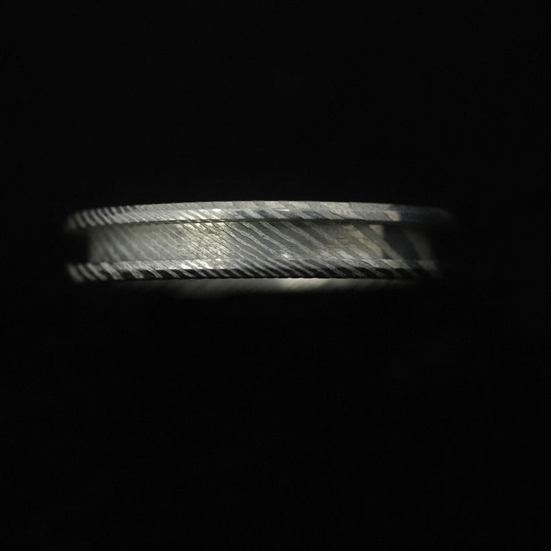 Anillo en bruto de acero de Damasco inoxidable retorcido - 4 mm de ancho, canal de 2 mm para incrustaciones y fabricación de anillos. imagen 5