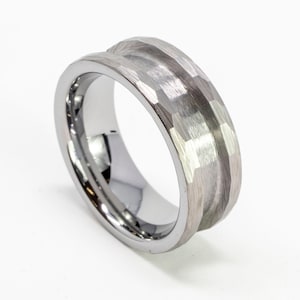 Base de anillo de tungsteno facetado - 8 mm de ancho, canal martillado de 4 mm para incrustaciones y fabricación de anillos.
