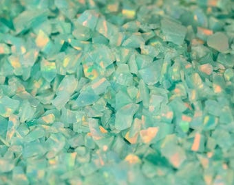 Ópalo triturado de espuma de mar para incrustaciones: material creado en laboratorio para la fabricación de joyas y manualidades.