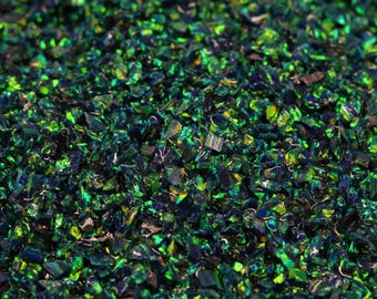 Ópalo triturado de esmeralda negra para incrustaciones: material creado en laboratorio para joyería y manualidades.