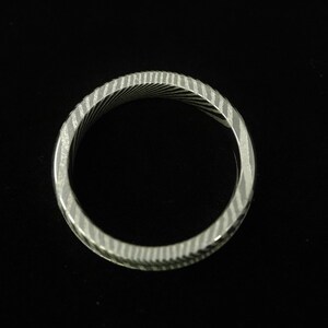 Anillo en bruto de acero de Damasco inoxidable retorcido - 4 mm de ancho, canal de 2 mm para incrustaciones y fabricación de anillos. imagen 3