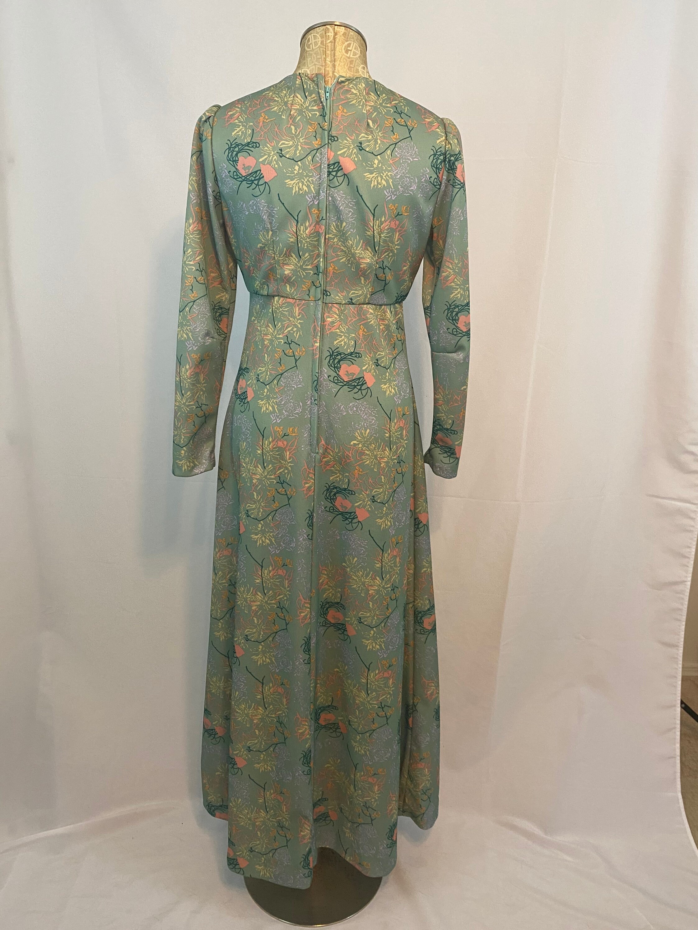 green emerald velvet dress Vintage 1950s/1960s Green Floral Wiggle Dress