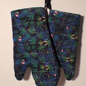 Oven Mitts quilted Oven Gloves Kitchen gloves Pot Holders  Happy Life oven mitt  set of 2