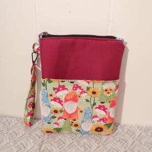 Étui pour liseuse Floral Gnome : housse Kindle rembourrée avec fermeture éclair et dragonne
