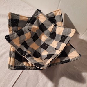 Black & Cream Check Bowl Cozie: fabric cozie pot holder