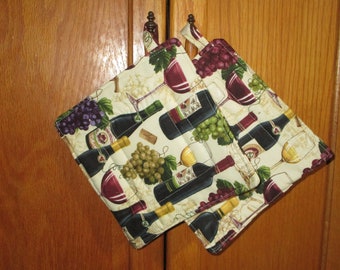 Pot holder/Hot Pad/Trivet, insulated pot holder, Quilted Pot Holders Set of 2 - Wine Bottles & Grapes pot holder