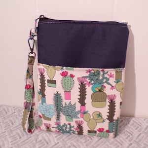 E-Reader Tasche mit Reissverschluss für Kindle und Co. Buchhülle Cactus Gepolsterte Kindle Tasche mit Handgelenkschlaufe