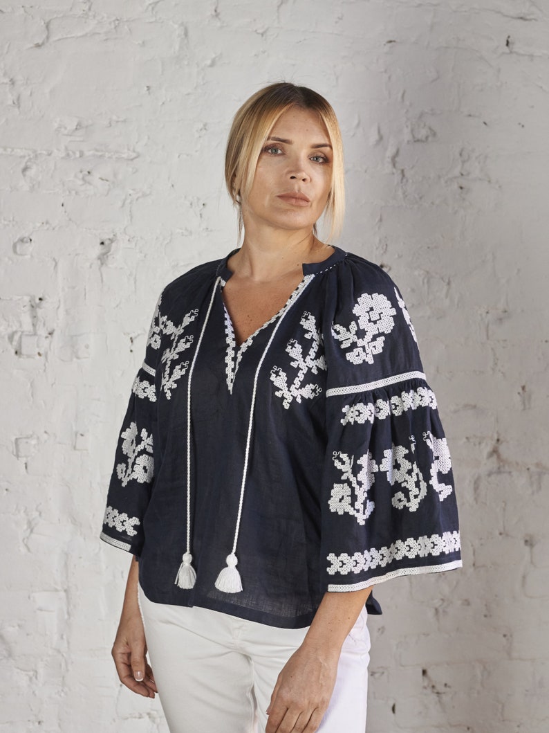 Linen top with Ukrainian embroidery pattern Embroidered blouse Vyshyvanka Navy blue linen top with embroidery Bohemian style linen top