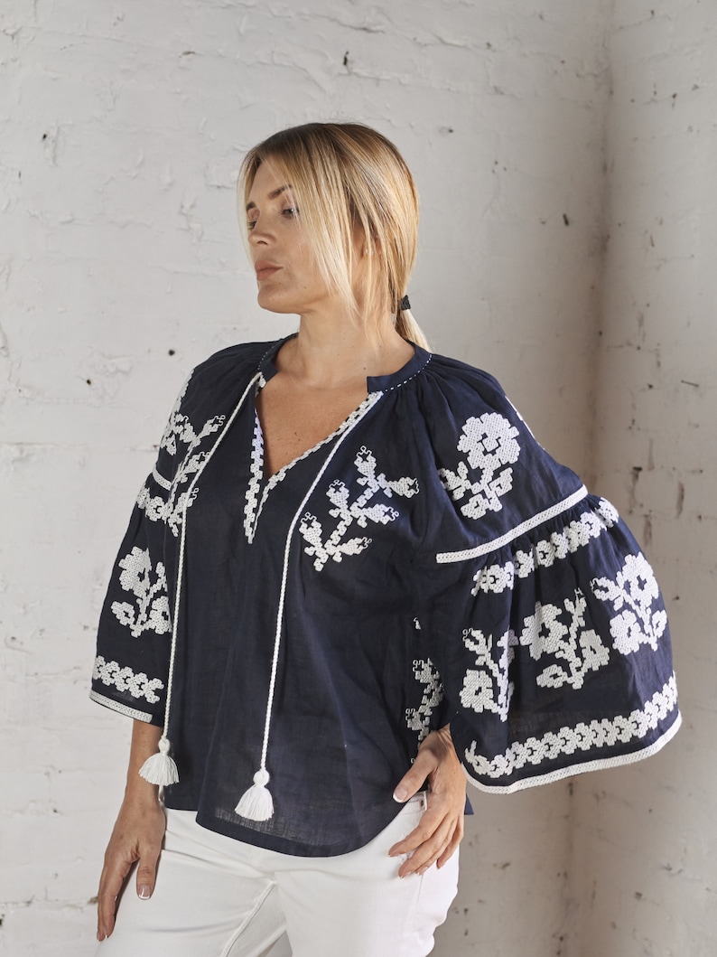 Linen top with Ukrainian embroidery pattern Embroidered blouse Vyshyvanka Navy blue linen top with embroidery Bohemian style linen top