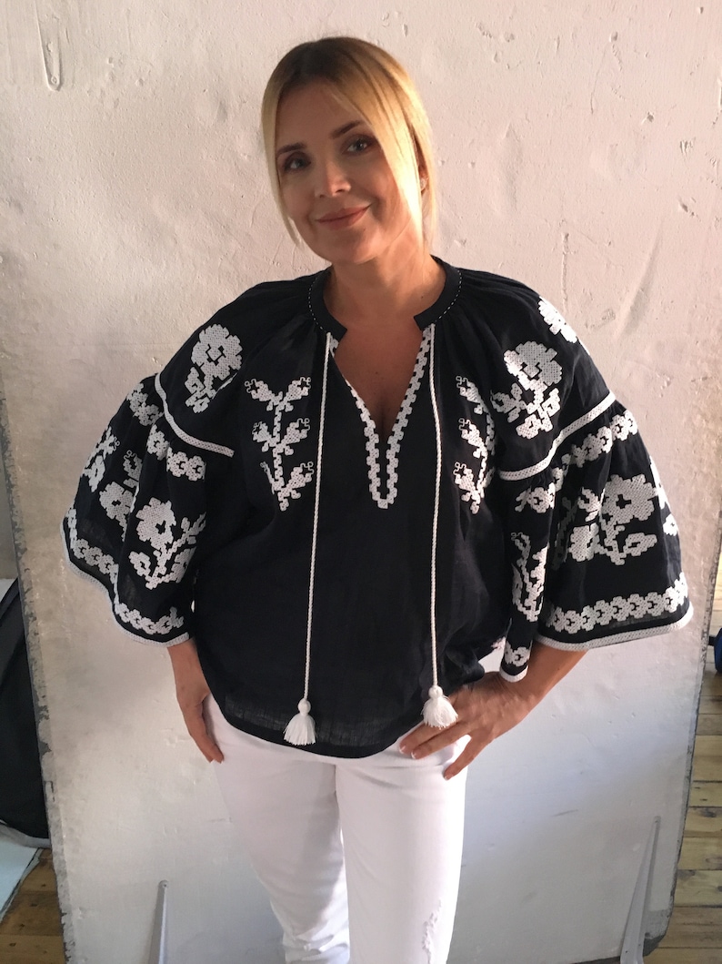 Linen top with Ukrainian embroidery pattern Embroidered blouse Vyshyvanka Navy blue linen top with embroidery Bohemian style linen top