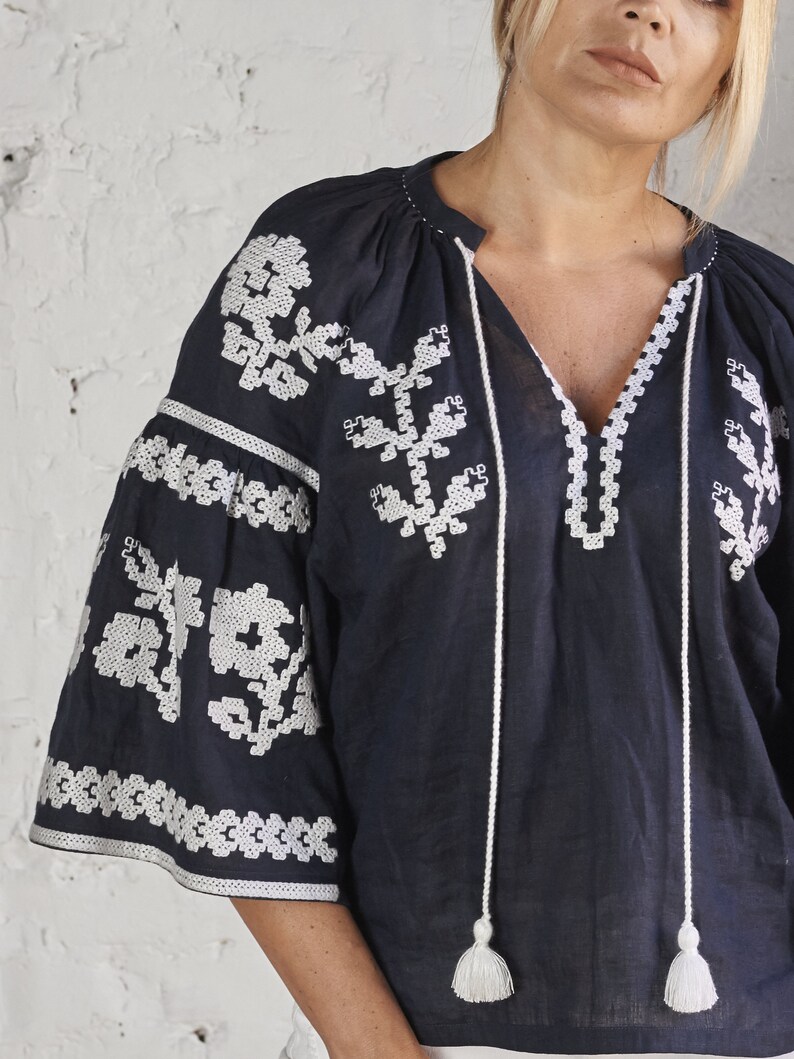 Linen top with Ukrainian embroidery pattern Embroidered blouse Vyshyvanka Navy blue linen top with embroidery Bohemian style linen top