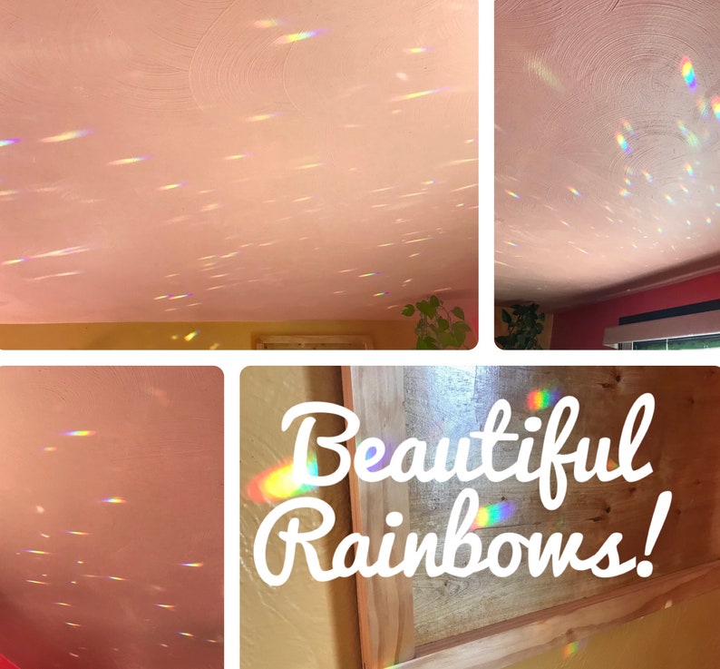 Op de afbeelding: Een collage van afbeeldingen die regenbogen laten zien die door een raam worden gebroken. De tekst "Beautiful Rainbows!" staat op een houten oppervlak.