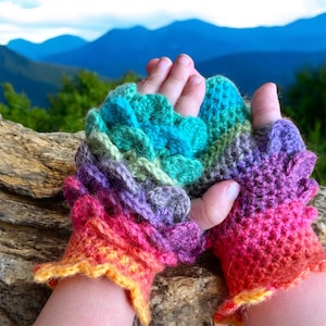 PDF Crochet Pattern for Child size Mermaid / Dragonscale Gloves with shaped thumb