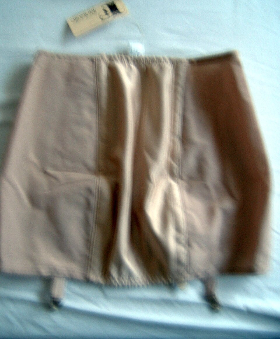 vintage corset "FANTASIE" in original box --size 30" --76cm
