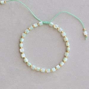 Bracelet de perles de coquillage - Bracelet de perles - Bracelet à superposition - Bracelet de perles - Bracelet superposable - Bracelet d&#39;été - BCW29