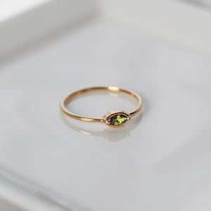 Olivgrüner CZ Ring Wasserdichter 18k Gold Vermeil Ring Grüner Zirkonia Ring Stapelring Minimalistischer Ring Schichtring Stapelring Bild 4