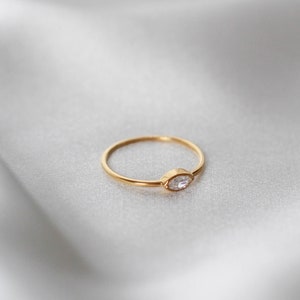 Wasserdichter Weißer CZ Ring 18k Gold Vermeil Ring Weißer Zirkonia Ring Stapel Minimalistischer Ring Schichtring Stapelring Bild 5