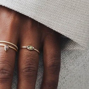 Olivgrüner CZ Ring Wasserdichter 18k Gold Vermeil Ring Grüner Zirkonia Ring Stapelring Minimalistischer Ring Schichtring Stapelring Bild 6