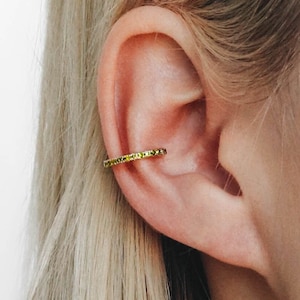 Wasserdicht Ear Cuff 18k Gold Vermeil Olive CZ Ear Cuff Gold Ear Cuff Olive Stone Ear Cuff Stapel Layering Stacking Bild 1