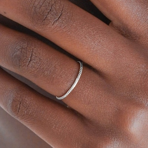 925 Solid Sterling Silver Ring - Twisted Band Ring - Minimalist Ring - Stackable Ring - Layering Ring - Stacking Ring - REDCHERRYBLVD