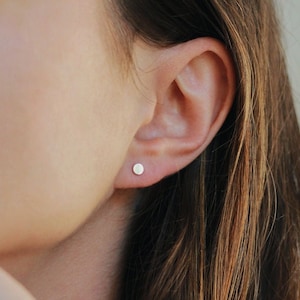 Petits clous d'oreilles en forme de disque - Argent sterling massif 925 - Boucles d'oreilles disque - Clous d'oreilles plats ronds - Clous d'oreilles minimalistes 4 mm - REDCHERRYBLVD