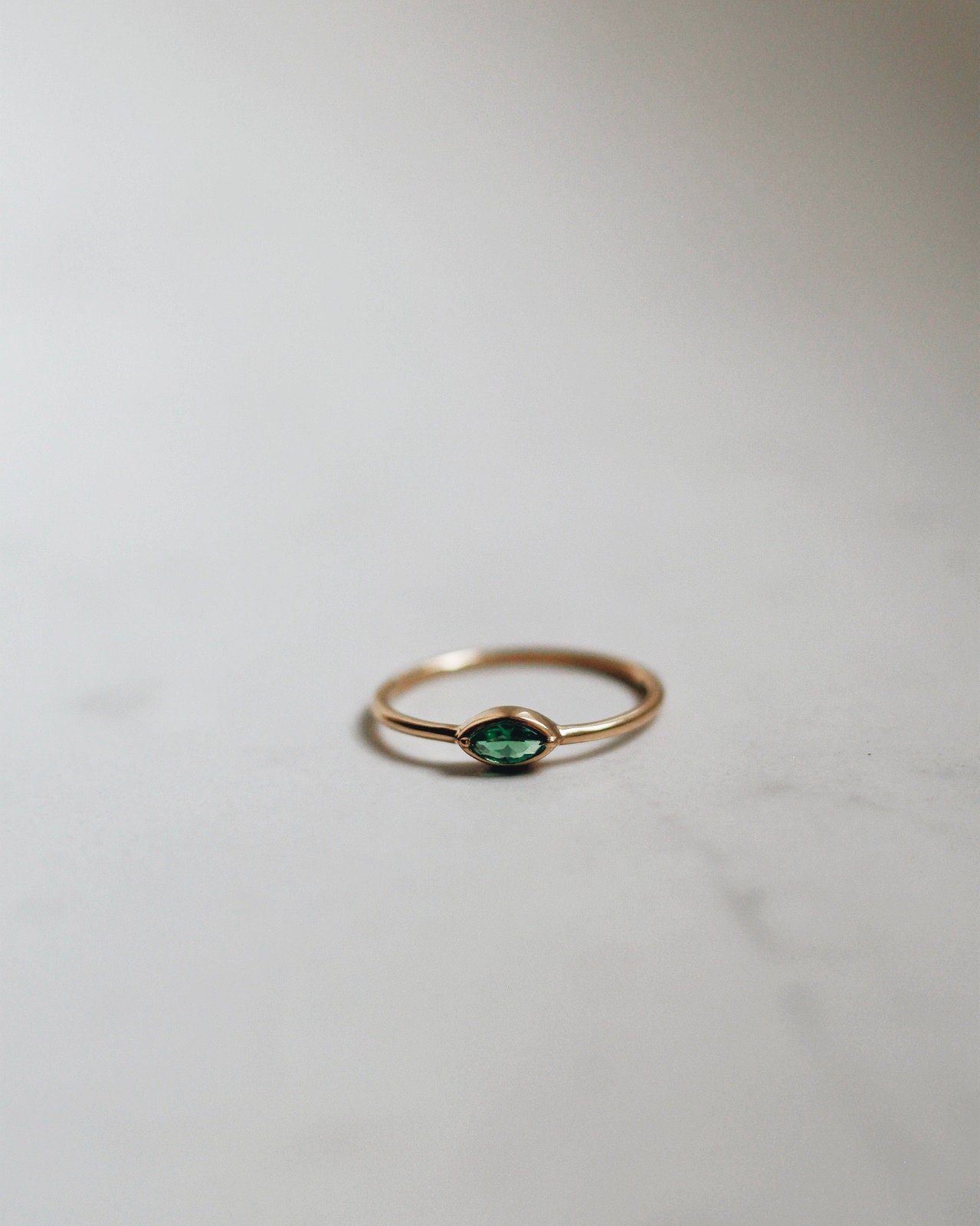 Grüner CZ Ring | 18k Gold Vermeil Ring | Grüner Zirkonia Stapelring