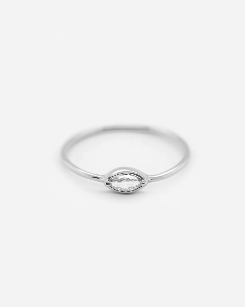 Weißer CZ Ring 925 Sterling Silber Ring weißer Zirkonia Ring Stapel Minimalistischer Ring Layering Stapelring REDCHERRYBLVD Bild 3