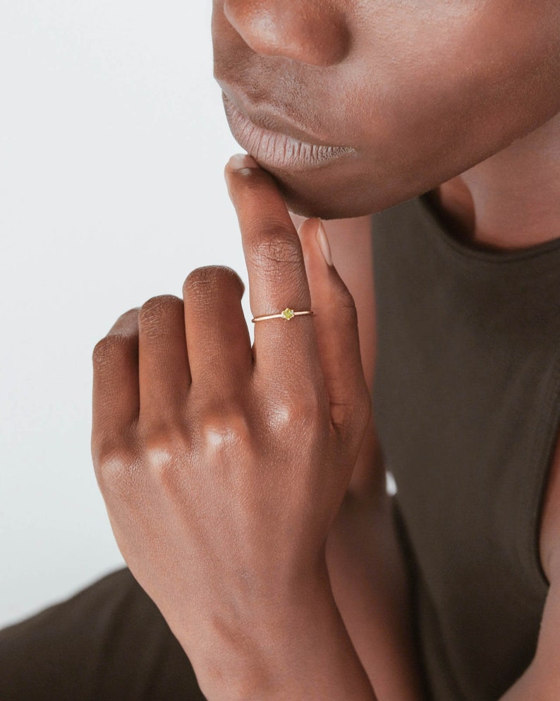 Waterdicht Olijfgroene CZ Ring 18k Gouden Vermeil Ring Massief 925 Sterling Zilver Gelaagdheid Stapelring Minimalistische ring afbeelding 4