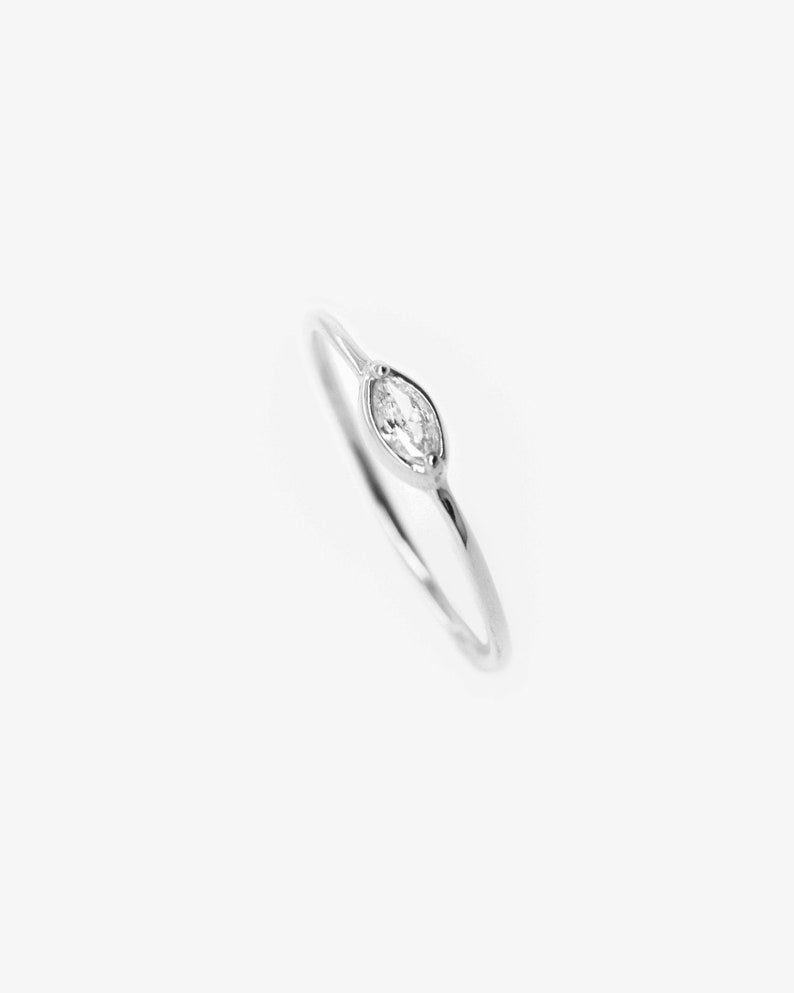 Weißer CZ Ring 925 Sterling Silber Ring weißer Zirkonia Ring Stapel Minimalistischer Ring Layering Stapelring REDCHERRYBLVD Bild 5
