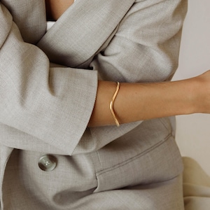 Sparkle Hinged Bracelet Water Resistant Gold main image 0