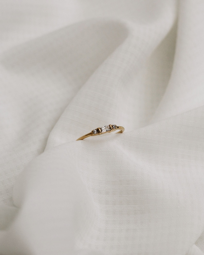 Waterproof White CZ Ring 18k Gold Vermeil Ring White Zirconia Ring Minimalist Ring Layering Ring Dainty Ring Stacking Ring zdjęcie 4