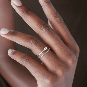 Weißer CZ Ring 925 Sterling Silber Ring weißer Zirkonia Ring Stapel Minimalistischer Ring Layering Stapelring REDCHERRYBLVD Bild 8