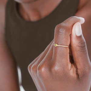 Waterdicht Olijfgroene CZ Ring 18k Gouden Vermeil Ring Massief 925 Sterling Zilver Gelaagdheid Stapelring Minimalistische ring afbeelding 5
