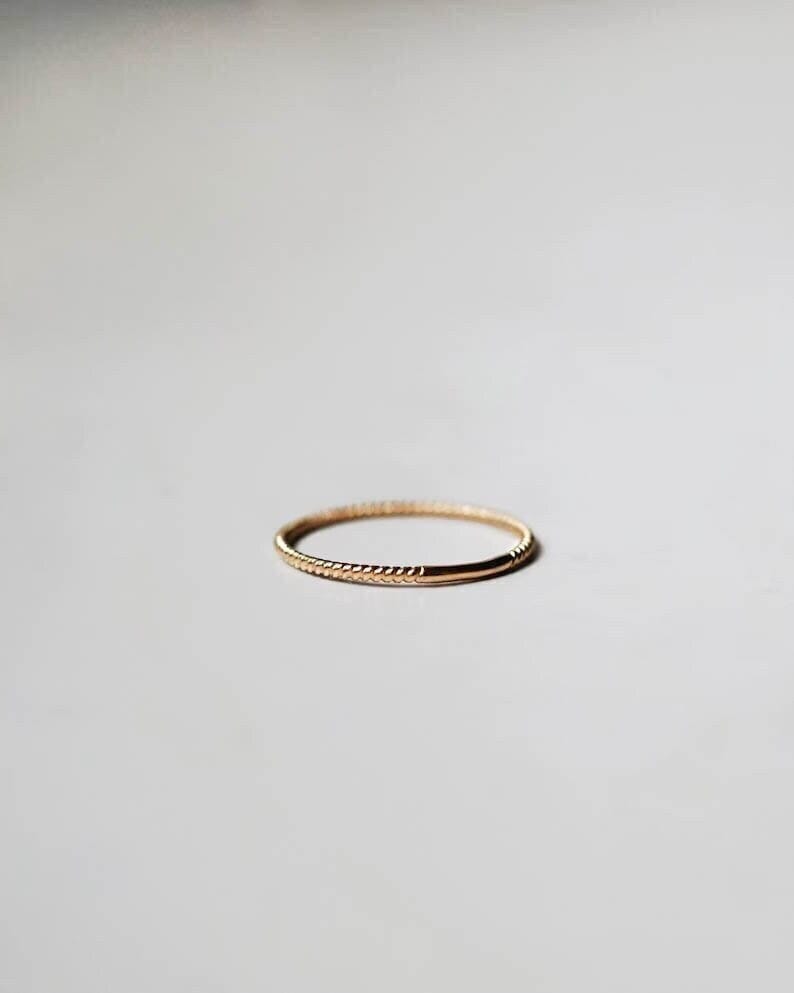 Waterproof Twisted Band Ring 18K Gold Vermeil Ring Solid 925 Silver Minimalist Ring Stackable Ring Layering Stacking Ring zdjęcie 1