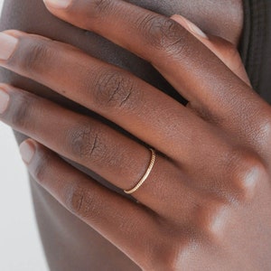 Waterproof Twisted Band Ring 18K Gold Vermeil Ring Solid 925 Silver Minimalist Ring Stackable Ring Layering Stacking Ring zdjęcie 3