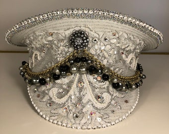 Festival del sombrero de los capitanes, sombrero arácnido savant, construcción cosida a mano, cristal de Swarovski, joyería vintage, tela con cuentas de mano, LIB, hombre ardiente