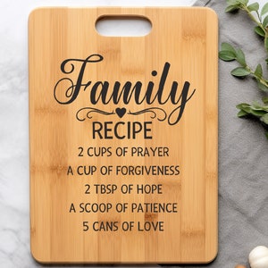 Tabla de cortar de recetas familiares svg, signo de cocina svg, charcutería svg, refranes de toalla de plato, decoración del hogar svg, cita familiar svg, tabla de quesos svg