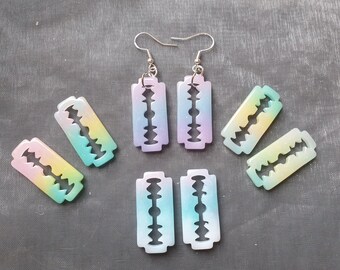 Pendientes de hoja de afeitar de estilo gótico pastel // Pendientes punk // Pendientes de hoja de afeitar // EMO // Gótico