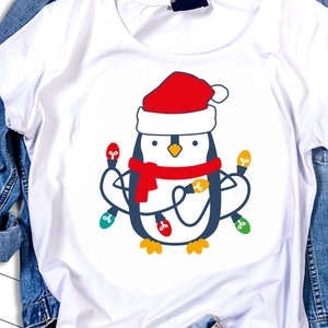 Penguin svg, SVG, DXF, Navidad svg, invierno svg, vacaciones svg, lindo pingüino svg, sombrero de santa svg, luces de Navidad svg, archivos svg para cricut