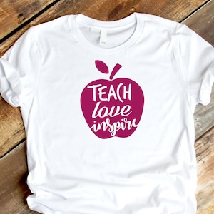 Insegnare l'amore ispirare, SVG, DXF, EPS, insegnante in formato SVG, scuola in formato SVG, Apple in formato SVG, amore in formato SVG, camicia dell'insegnante in formato SVG, download digitale, file in formato SVG dell'insegnante