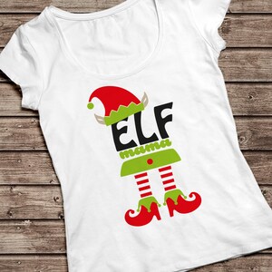 Camisa de mamá elfo SVG, DXF, EPS, elfo mamá svg, camisa de mamá elfo, elfo mamá svg, mamá camisas de Navidad svg, dama elfo en tacones altos svg, elfo divertido