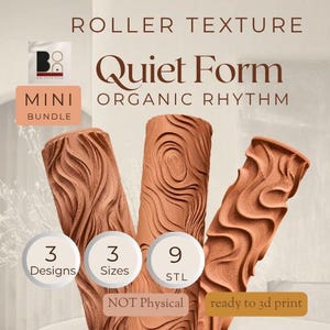 Puede incluir: Tres rodillos cilíndricos de color terracota con patrones en relieve distintos. El texto incluye ROLLER TEXTURE, Quiet Form, ORGANIC RHYTHM, MINI BUNDLE, 3 Designs, 3 Sizes, 9 STL, NOT Physical y ready to 3d print. Los rodillos presentan diseños en relieve ondulados, circulares y fluidos.