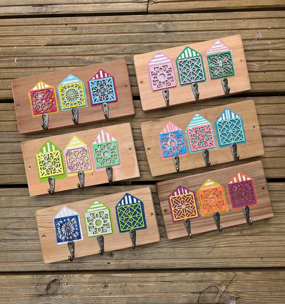 Kay Dubh Rack Beach Hut Themed Key Rack. Small Space Key Holder. Patterned Key Hooks ...
